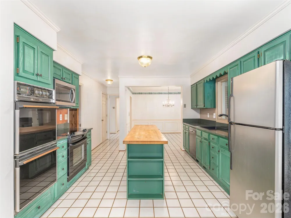 200 Heathcote Road Hendersonville, NC 28791