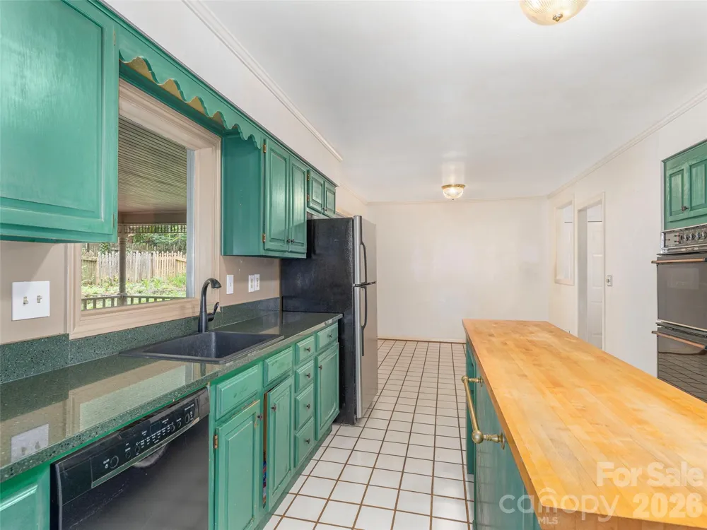 200 Heathcote Road Hendersonville, NC 28791