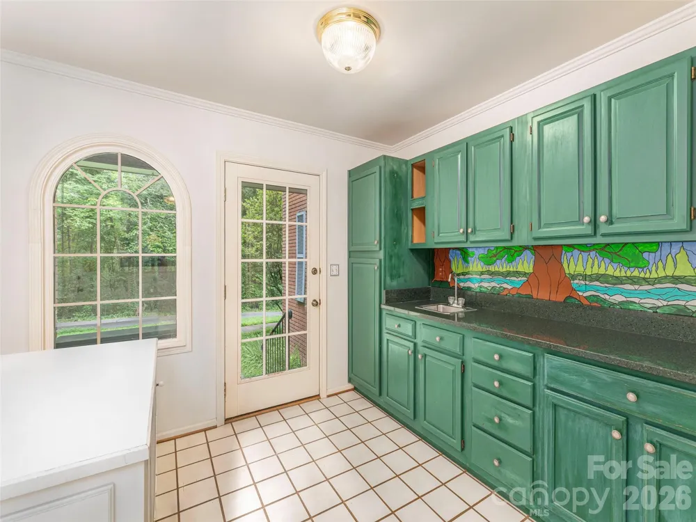 200 Heathcote Road Hendersonville, NC 28791