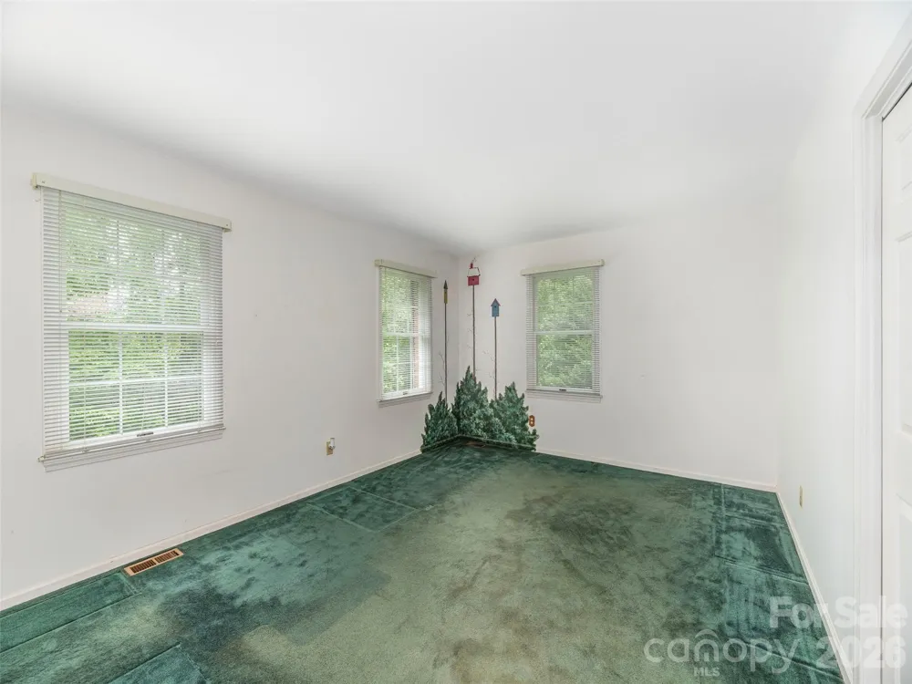 200 Heathcote Road Hendersonville, NC 28791