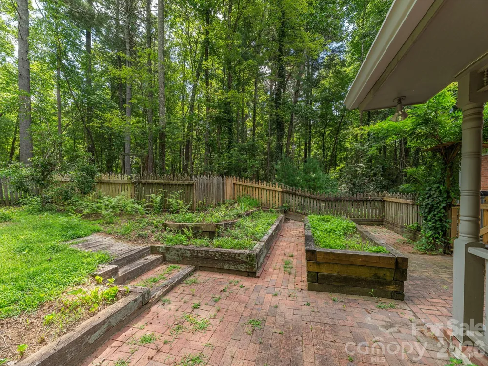 200 Heathcote Road Hendersonville, NC 28791