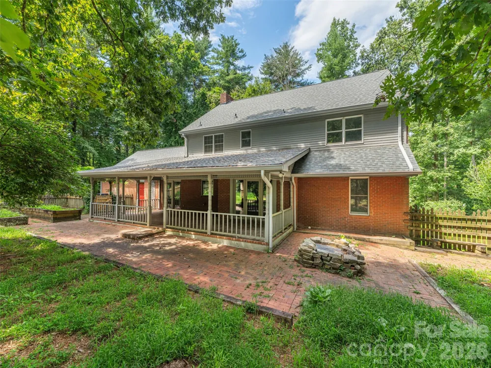 200 Heathcote Road Hendersonville, NC 28791
