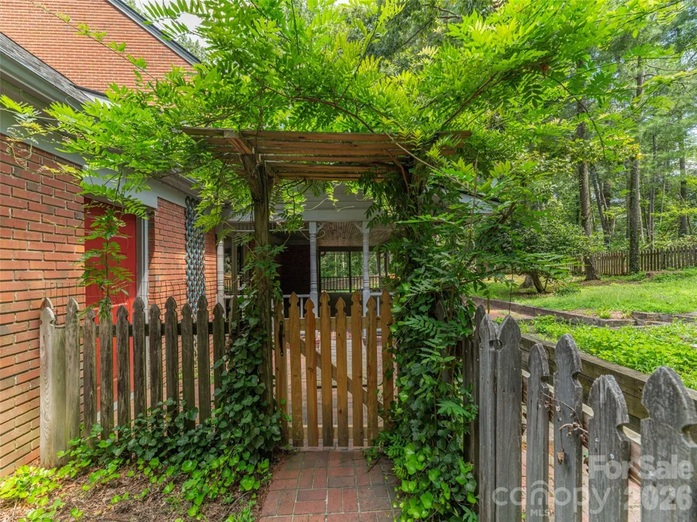 200 Heathcote Road Hendersonville, NC 28791