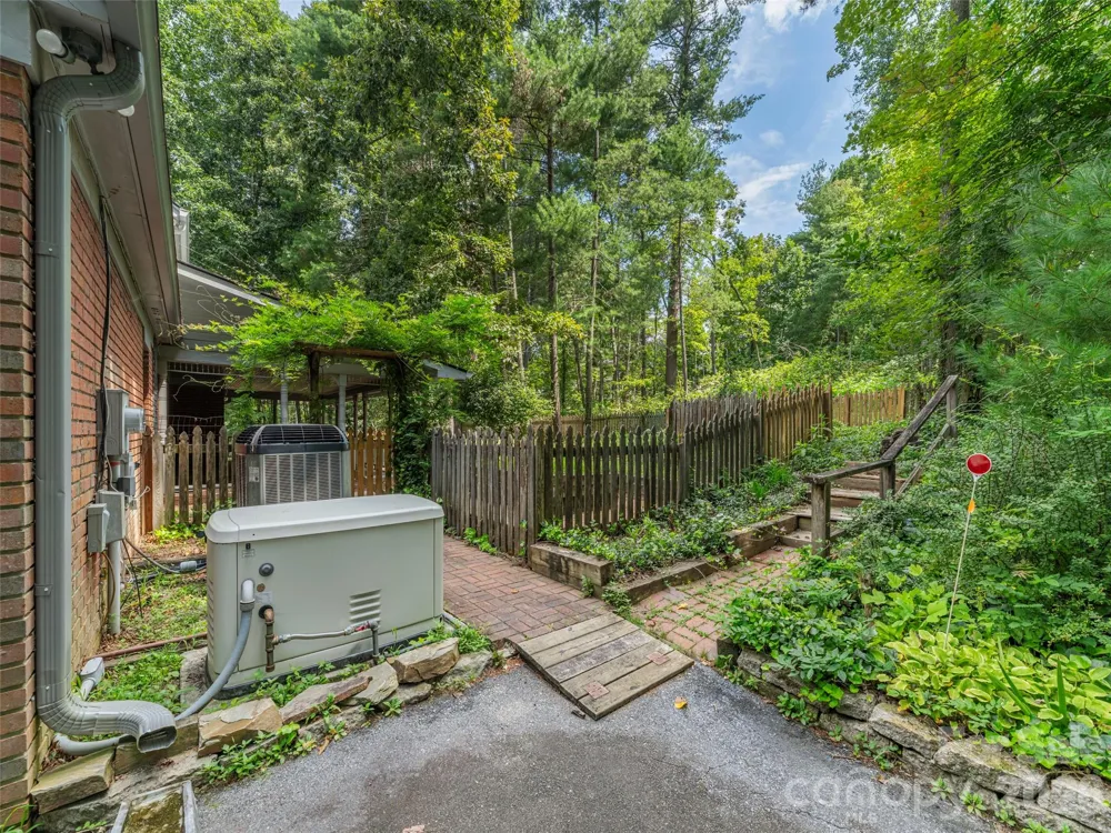 200 Heathcote Road Hendersonville, NC 28791