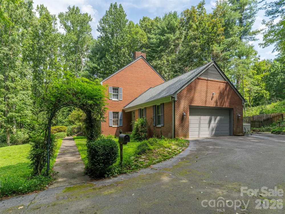 200 Heathcote Road Hendersonville, NC 28791