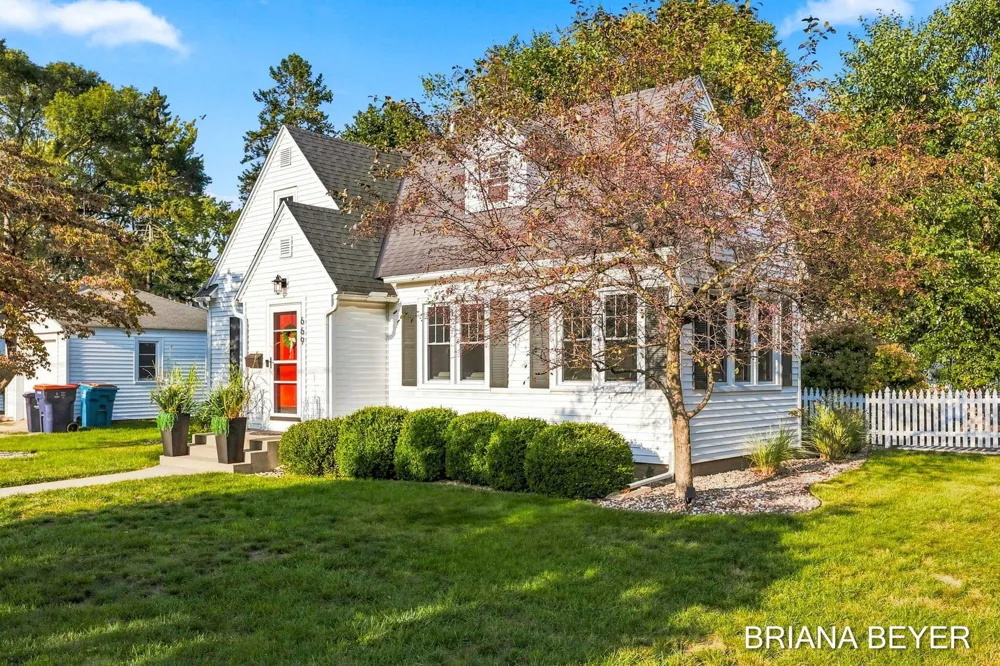 669 Columbia Avenue Holland, MI 49423
