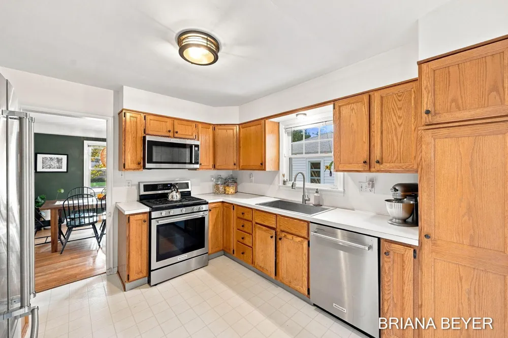 669 Columbia Avenue Holland, MI 49423
