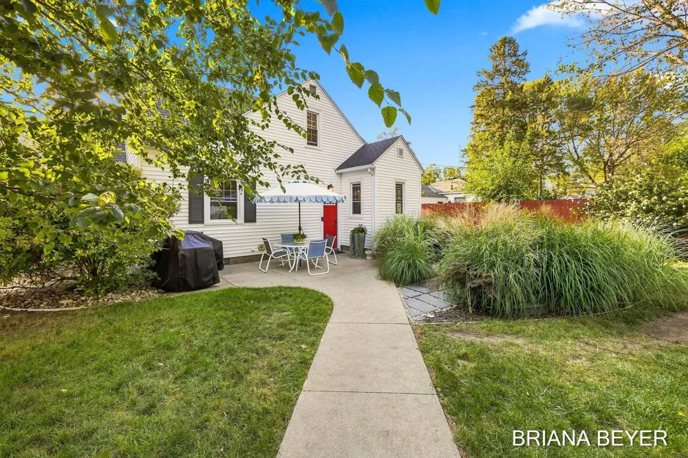 669 Columbia Avenue Holland, MI 49423