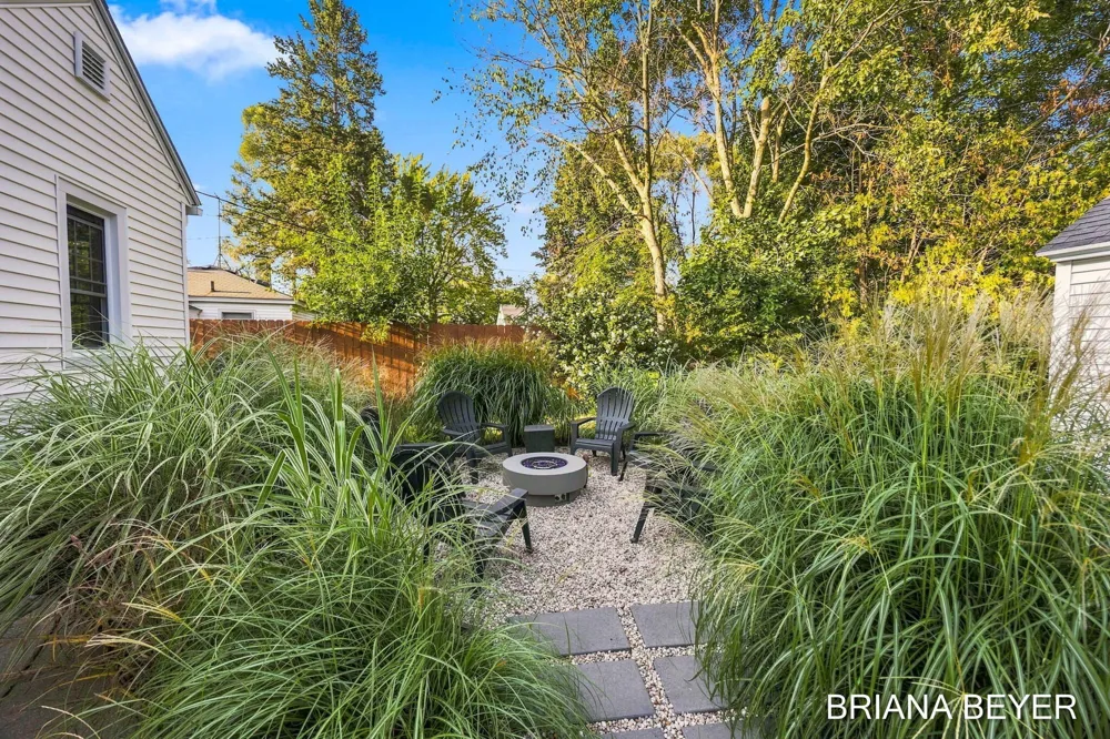 669 Columbia Avenue Holland, MI 49423