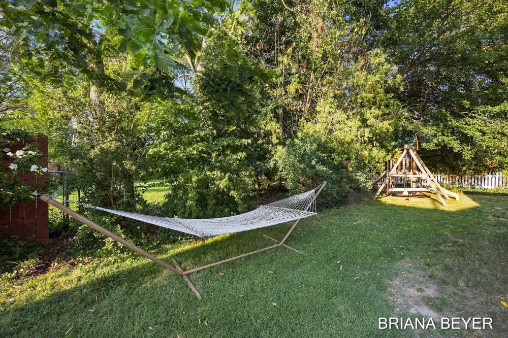 669 Columbia Avenue Holland, MI 49423