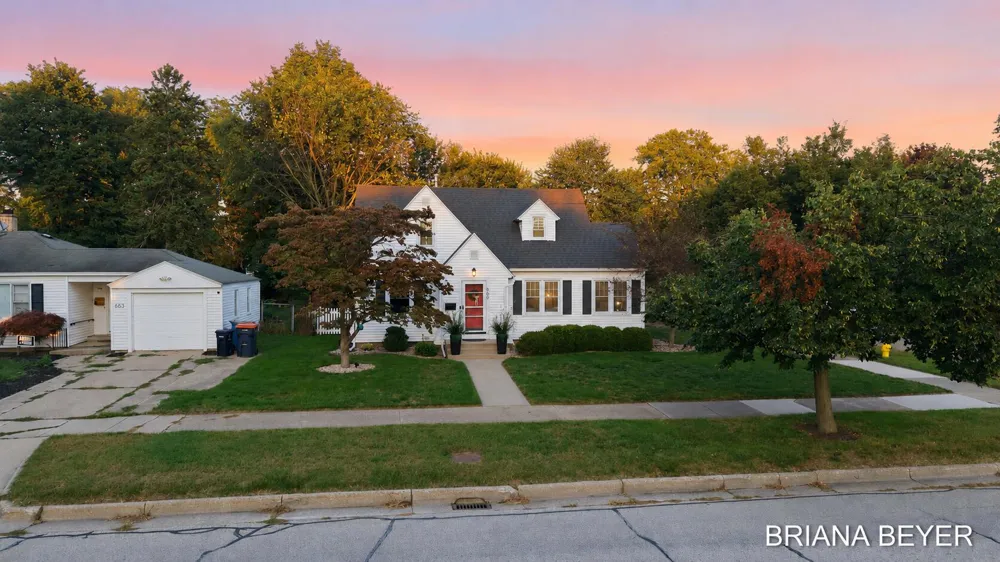669 Columbia Avenue Holland, MI 49423