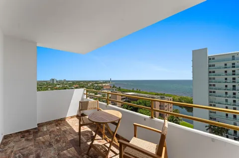 1630 OCEAN BOULEVARD #1011
