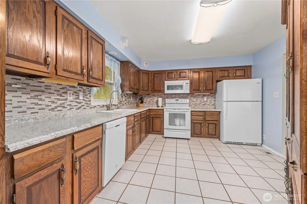 18 Cedar Avenue Brewster, WA 98812
