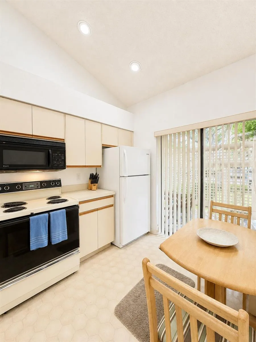 4529 MORNINGSIDE #8 Sarasota, FL 34235