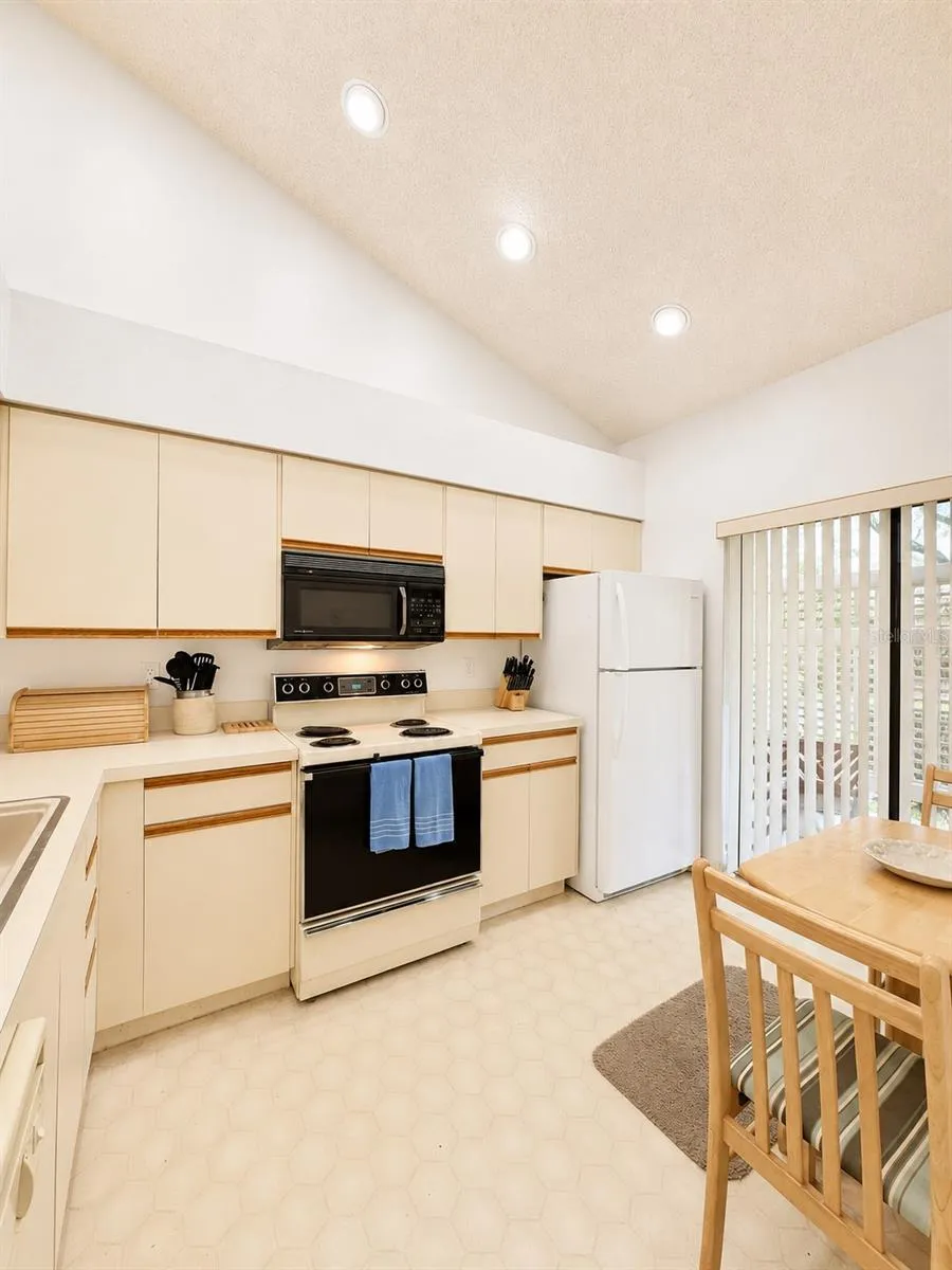 4529 MORNINGSIDE #8 Sarasota, FL 34235