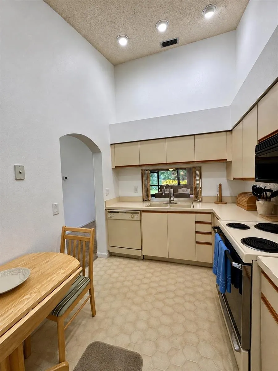 4529 MORNINGSIDE #8 Sarasota, FL 34235
