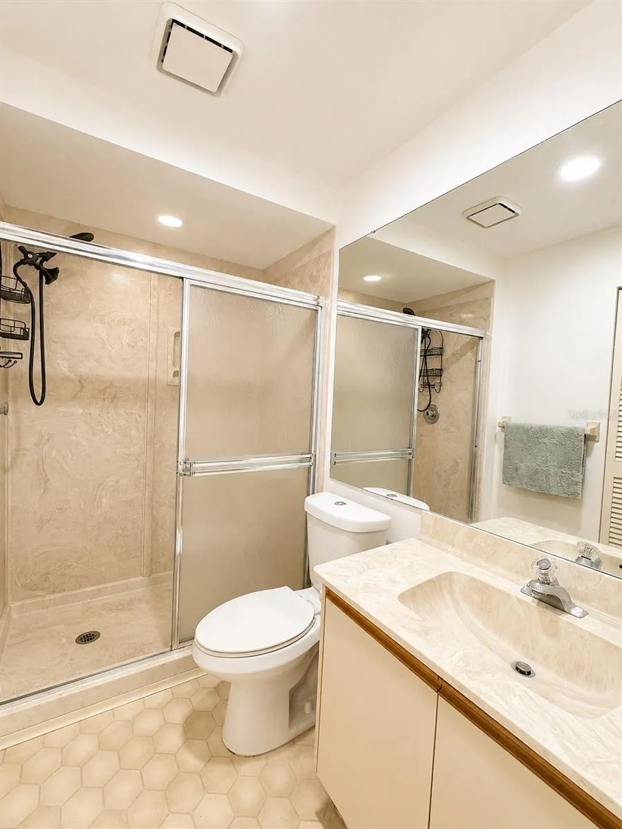 4529 MORNINGSIDE #8 Sarasota, FL 34235