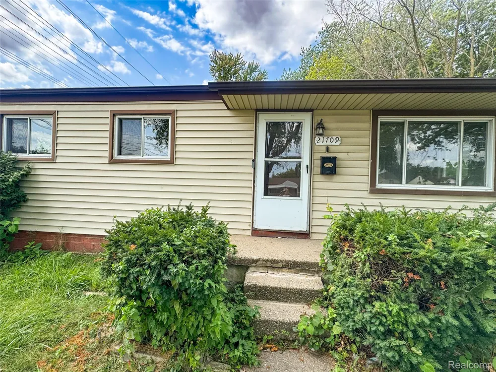 21709 Weller Avenue Warren City, MI 48089