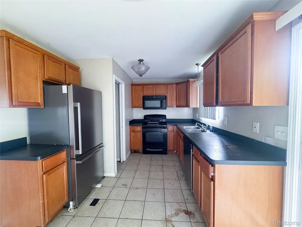 21709 Weller Avenue Warren City, MI 48089