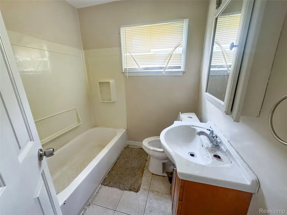21709 Weller Avenue Warren City, MI 48089