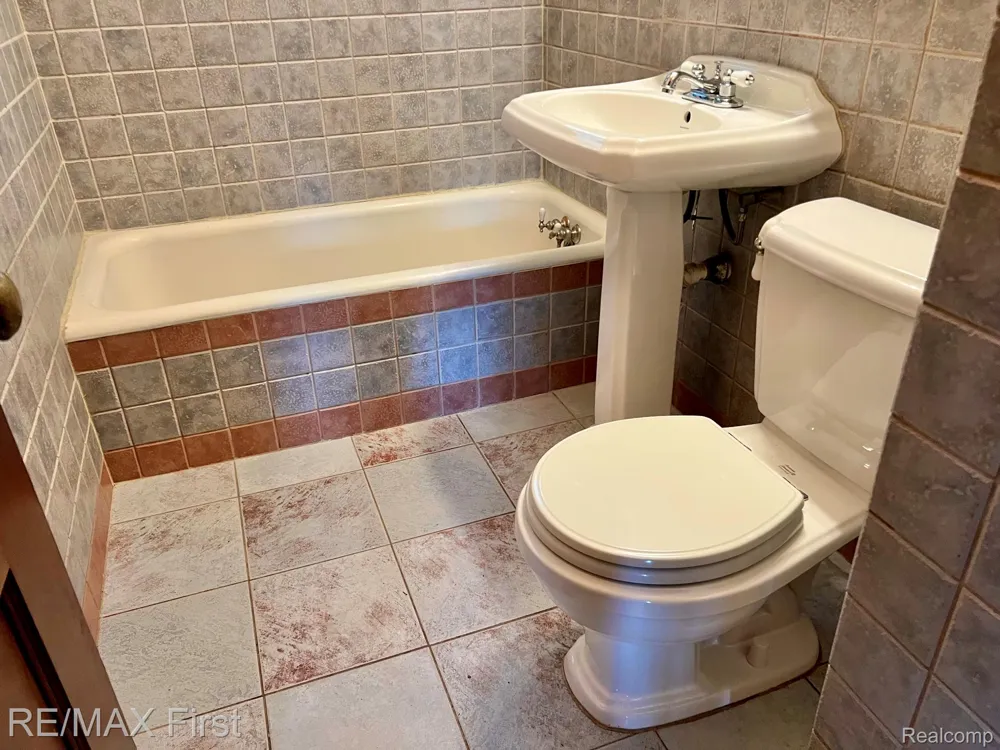 1441 Catalpa Drive Berkley City, MI 48072