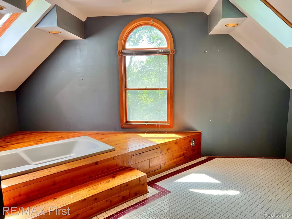 1441 Catalpa Drive Berkley City, MI 48072