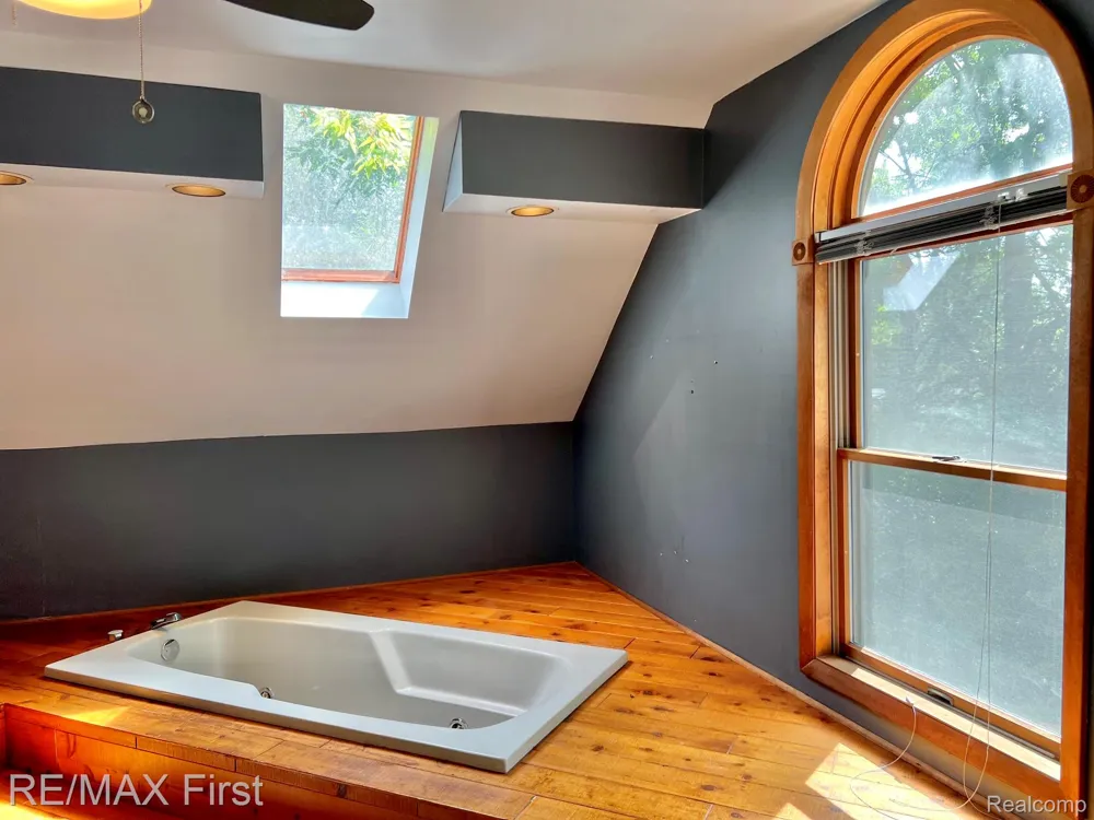 1441 Catalpa Drive Berkley City, MI 48072
