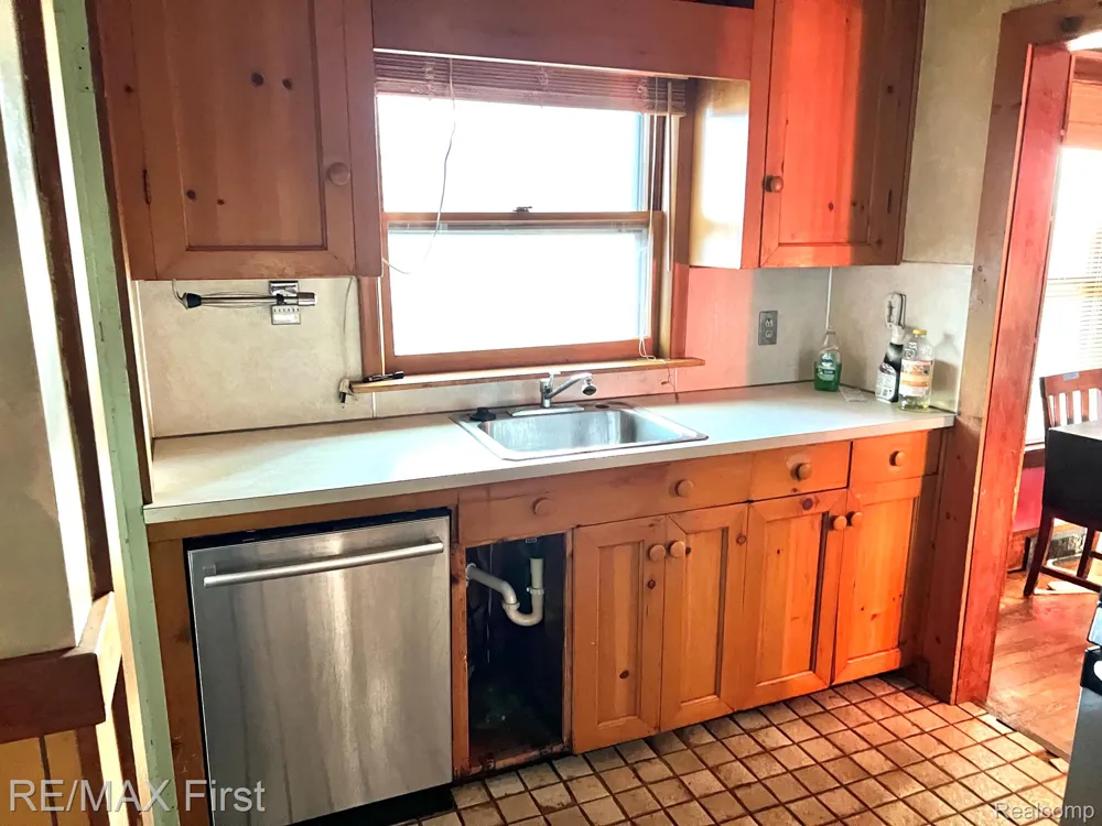 1441 Catalpa Drive Berkley City, MI 48072