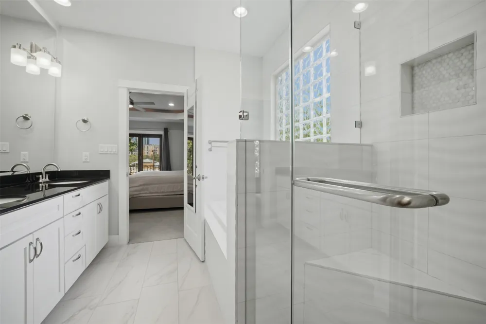 512 Sunny Lane #B Austin, TX 78704