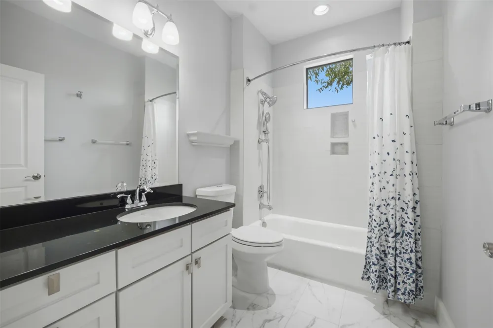 512 Sunny Lane #B Austin, TX 78704