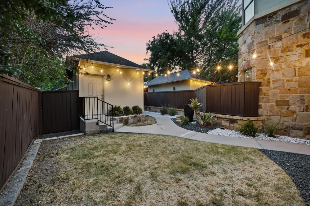 512 Sunny Lane #B Austin, TX 78704