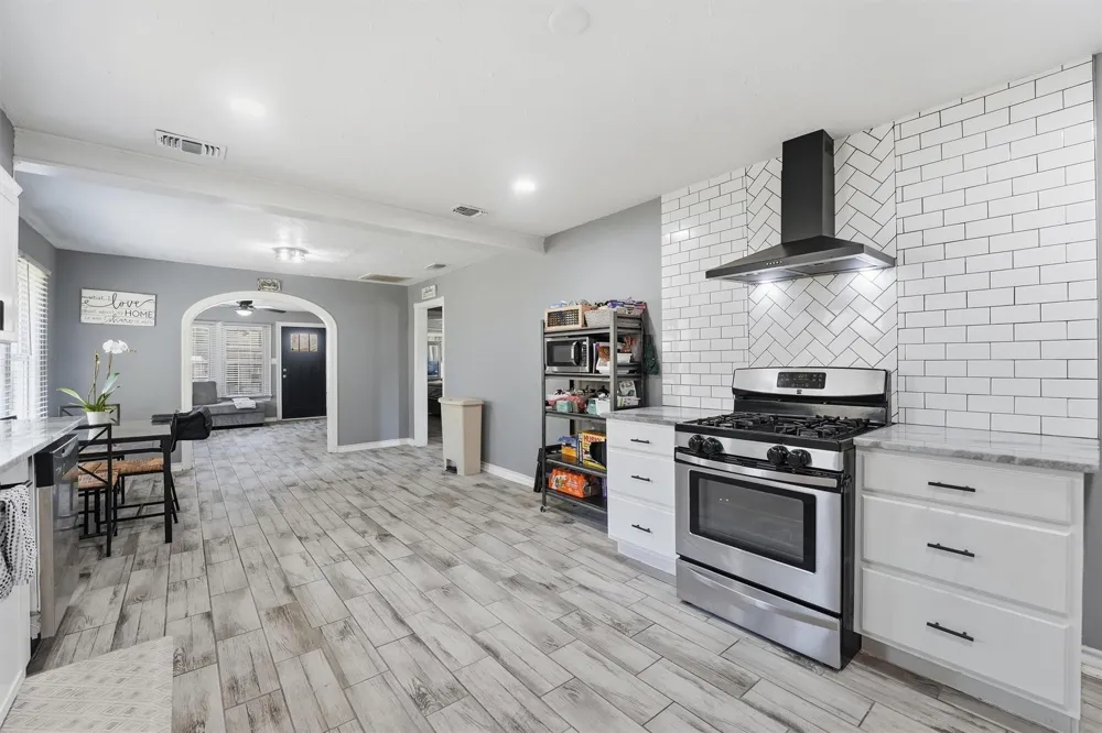 9330 E Avenue L Houston, TX 77012