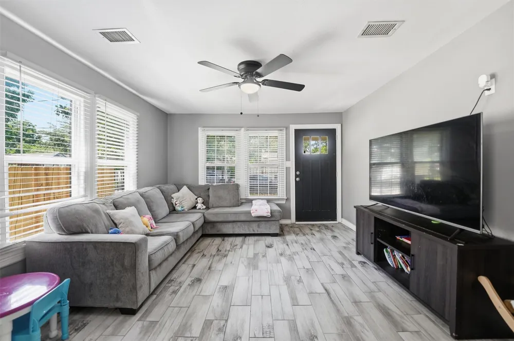 9330 E Avenue L Houston, TX 77012