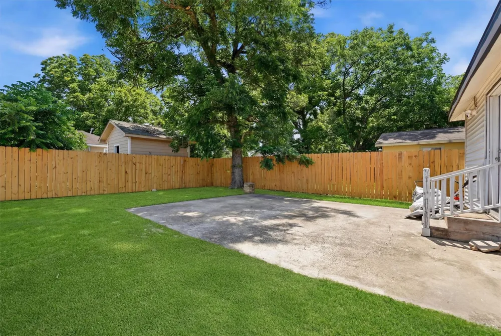 9330 E Avenue L Houston, TX 77012