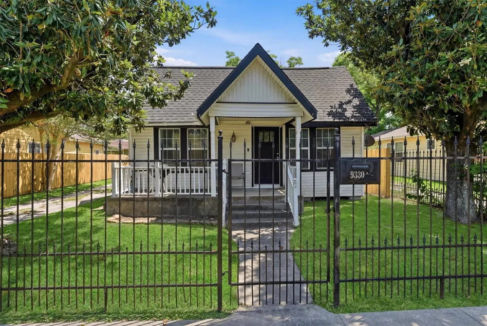 9330 E Avenue L Houston, TX 77012