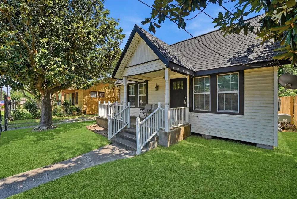 9330 E Avenue L Houston, TX 77012