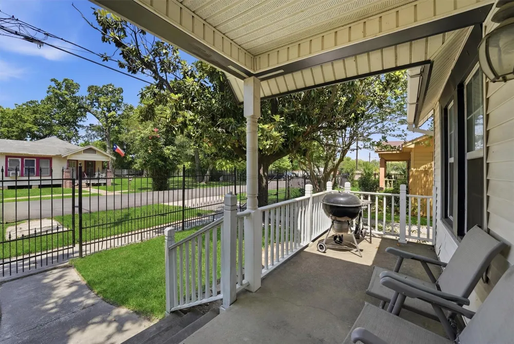 9330 E Avenue L Houston, TX 77012