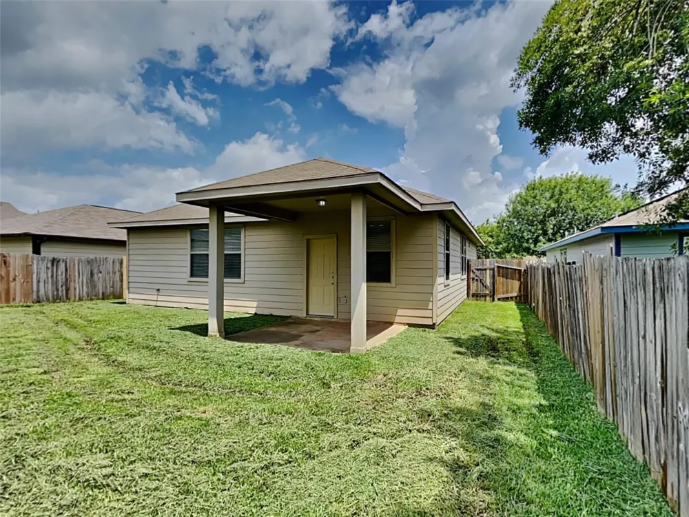 2324 Shady Tree Lane Conroe, TX 77301