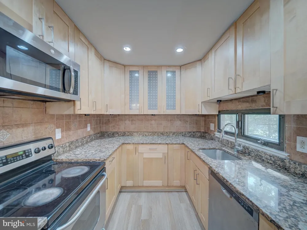 11301 GATESBOROUGH LANE Reston, VA 20191