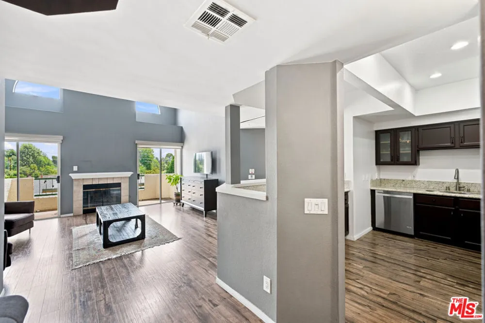 14347 Albers Street #302 Los Angeles, CA 91401