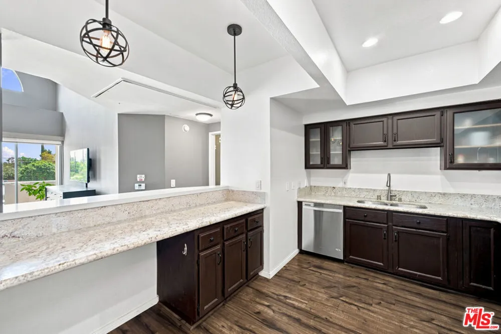 14347 Albers Street #302 Los Angeles, CA 91401