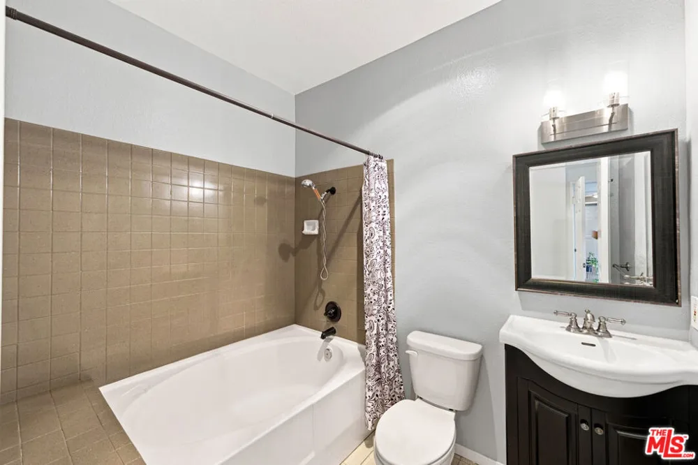 14347 Albers Street #302 Los Angeles, CA 91401