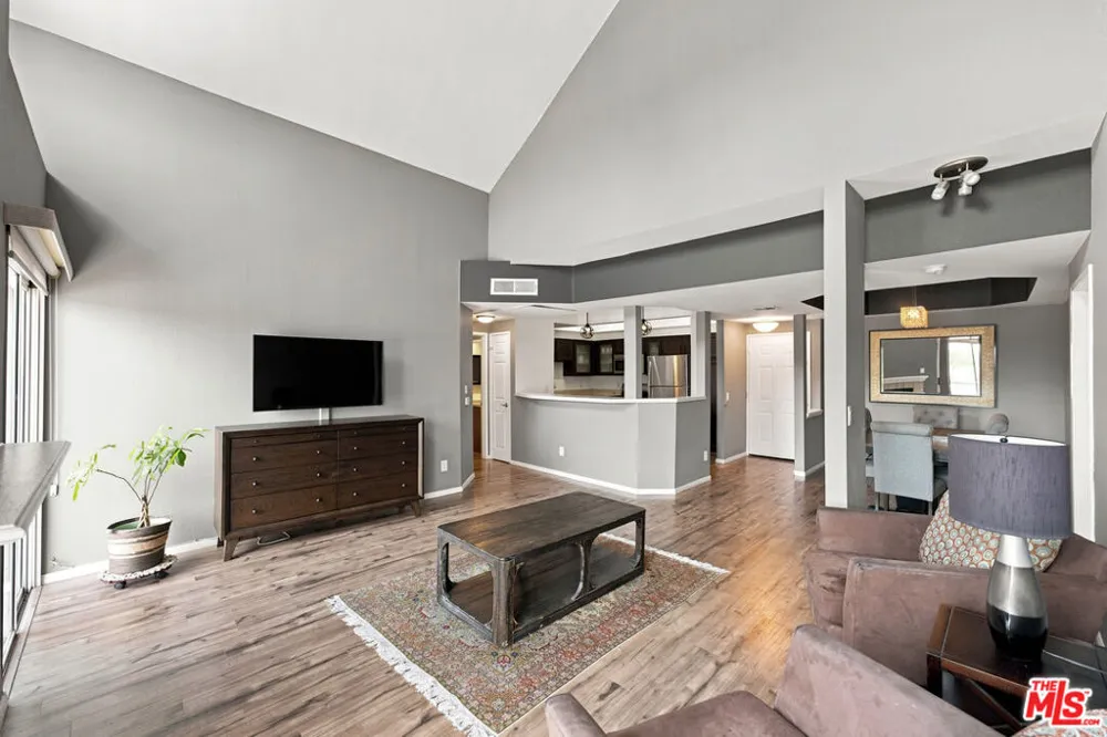 14347 Albers Street #302 Los Angeles, CA 91401
