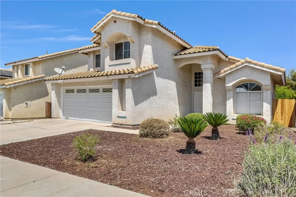 661 La Cumbre Corona, CA 92879