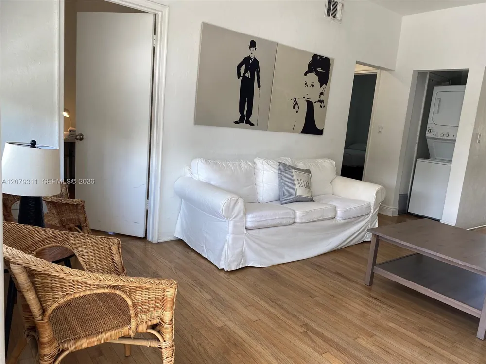 1011 9th St #8 Miami Beach, FL 33139