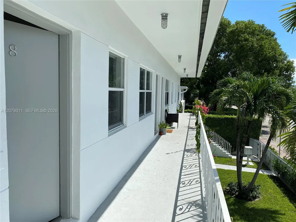 1011 9th St #8 Miami Beach, FL 33139