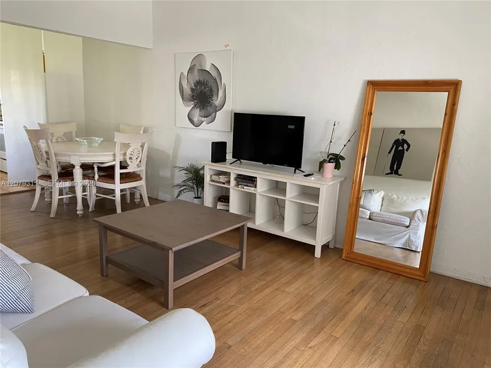 1011 9th St #8 Miami Beach, FL 33139