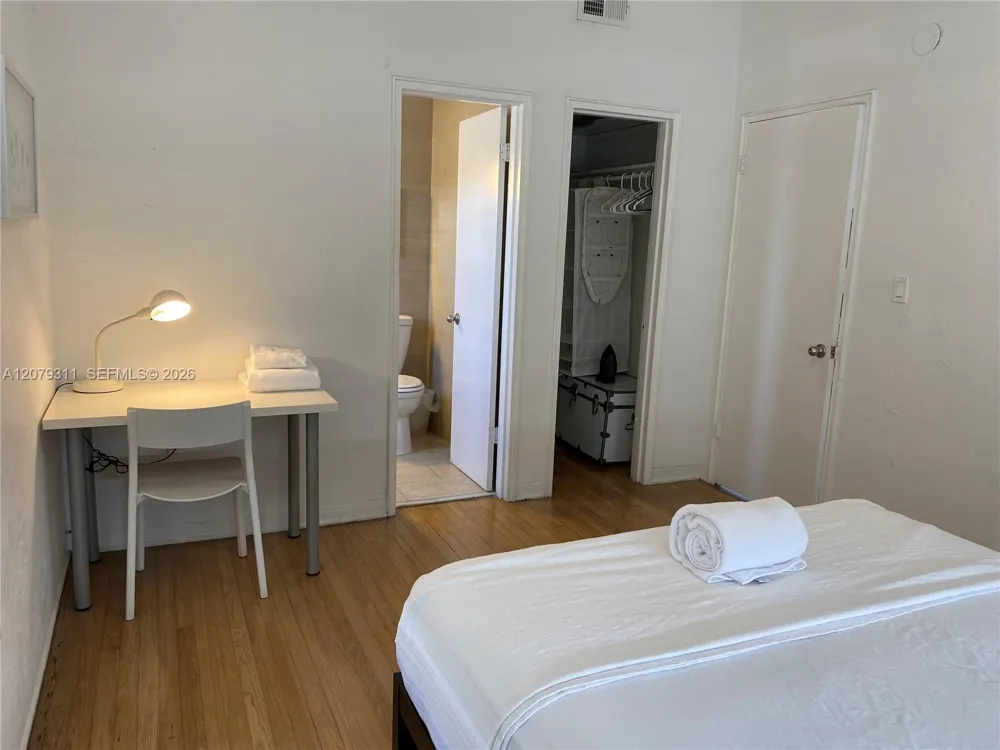 1011 9th St #8 Miami Beach, FL 33139