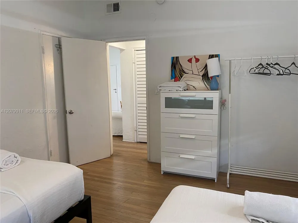 1011 9th St #8 Miami Beach, FL 33139