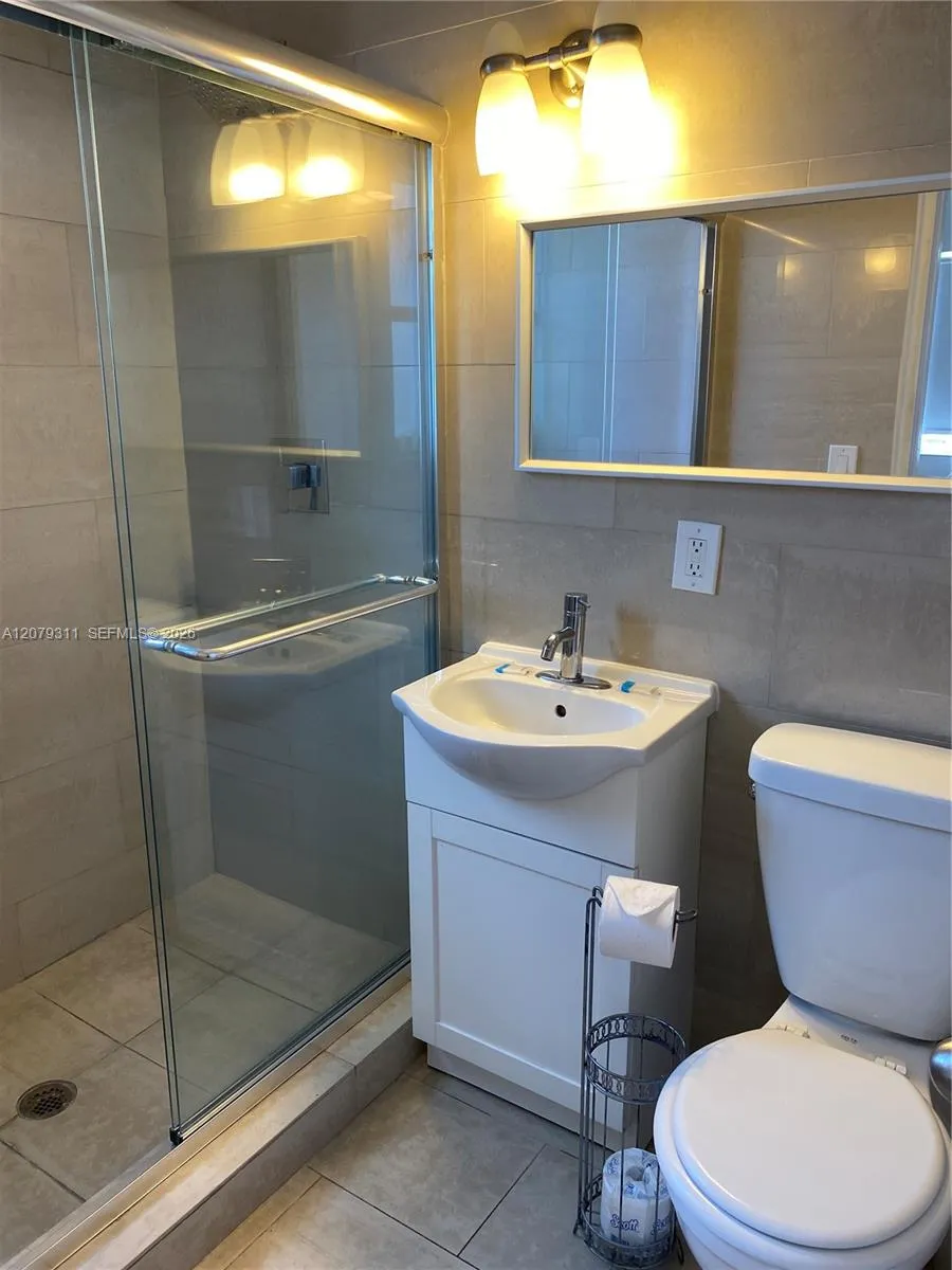 1011 9th St #8 Miami Beach, FL 33139